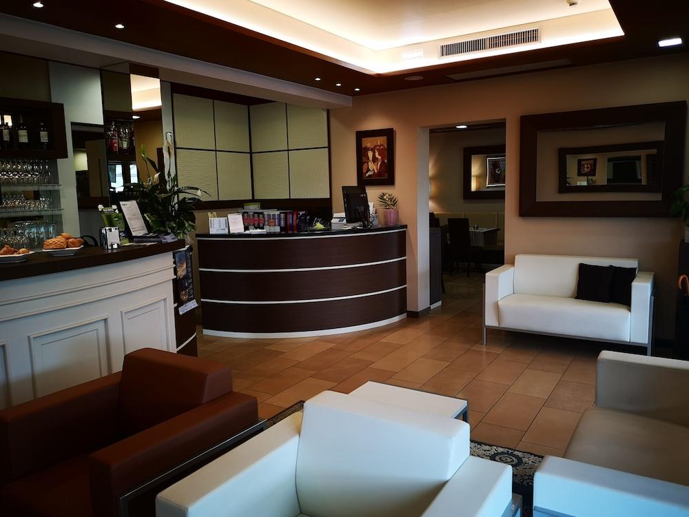 Hotel Clarin 14 By Dori Peschiera del Garda